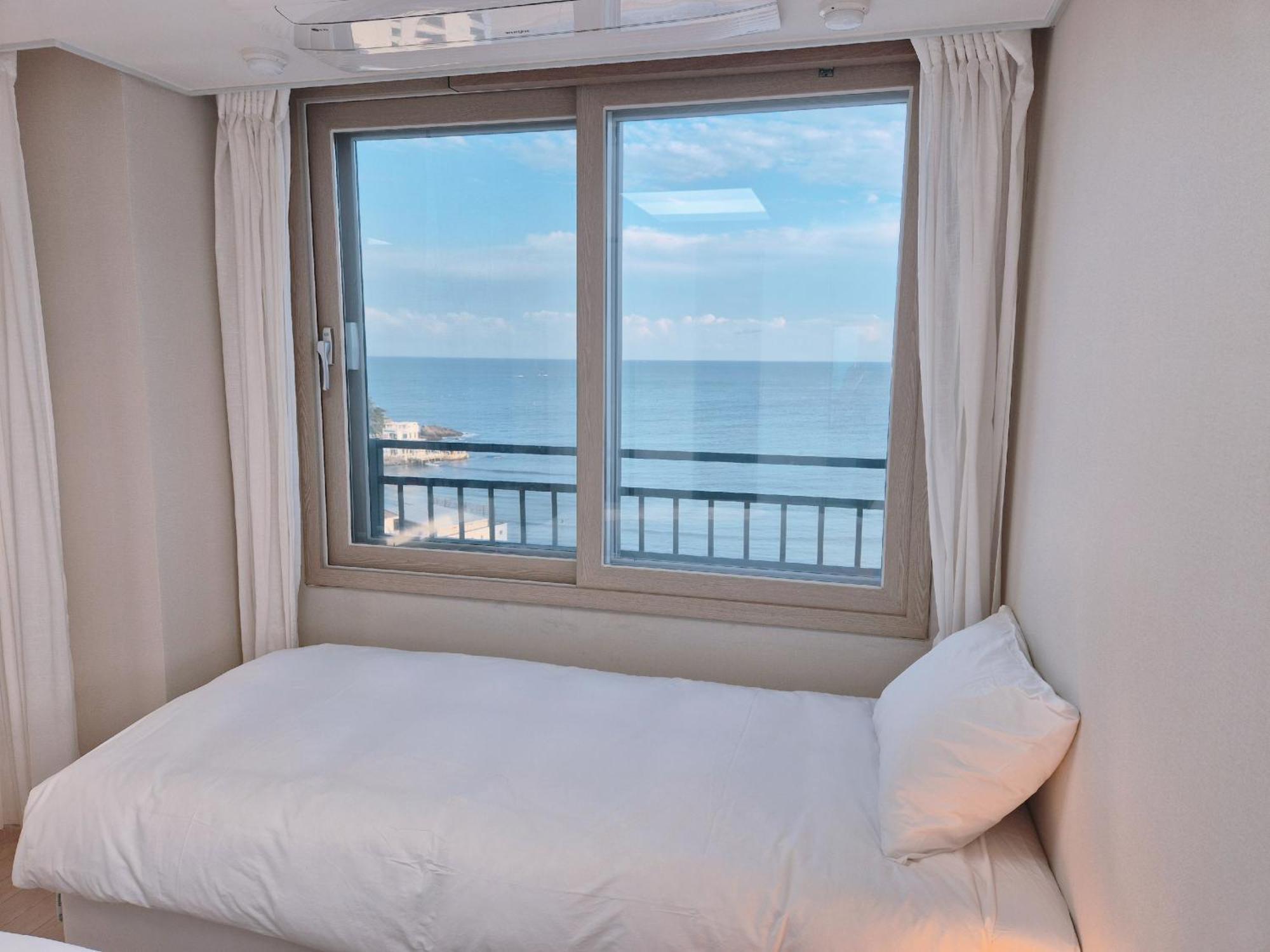 The First Ocean Songjeong Hotel Busan Eksteriør billede